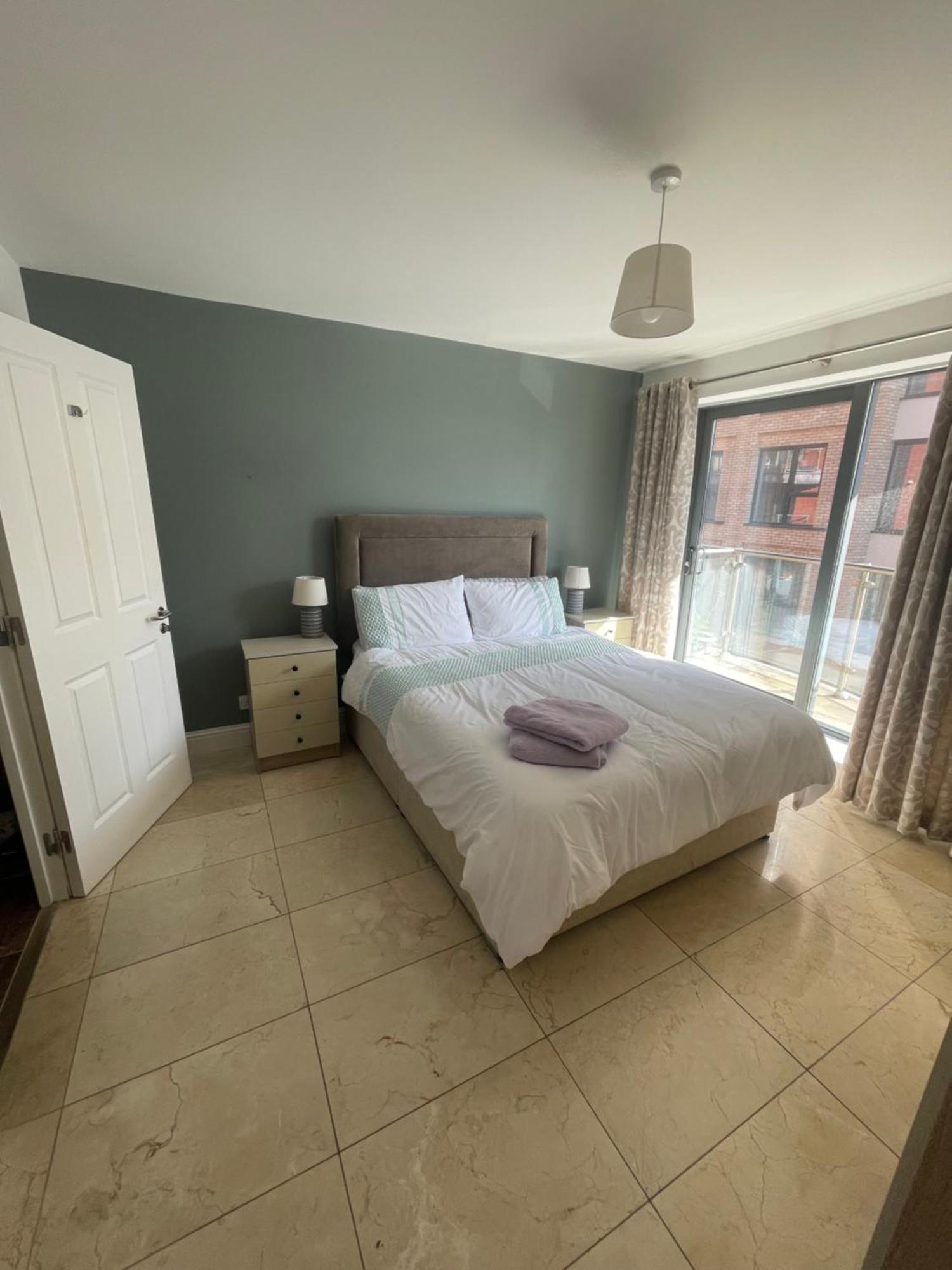 Fabulous And Sunny 2 Bed Apartment, In City Centre Корк Екстериор снимка