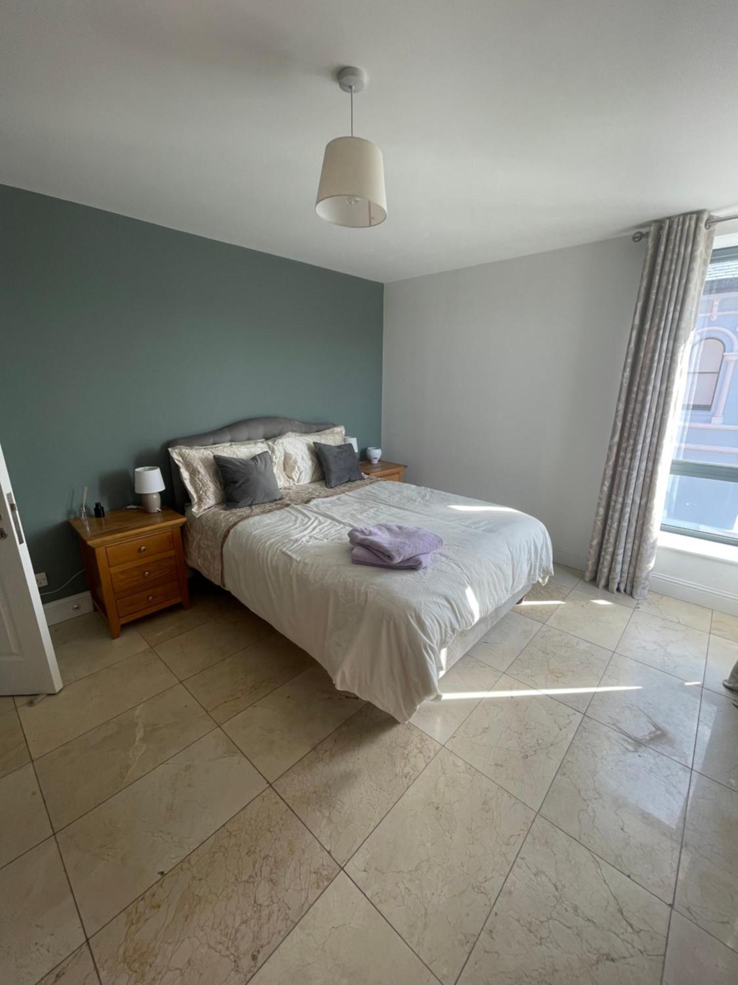 Fabulous And Sunny 2 Bed Apartment, In City Centre Корк Екстериор снимка