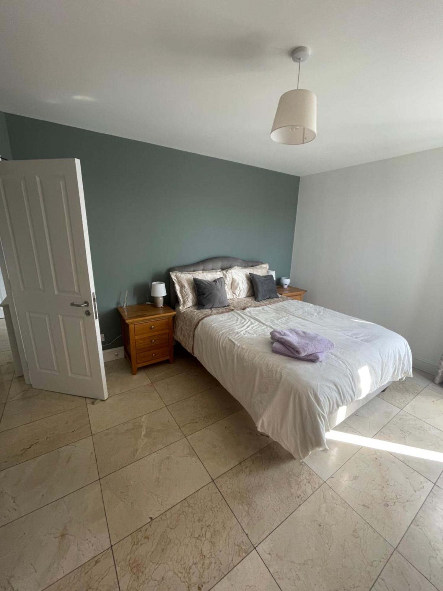 Fabulous And Sunny 2 Bed Apartment, In City Centre Корк Екстериор снимка