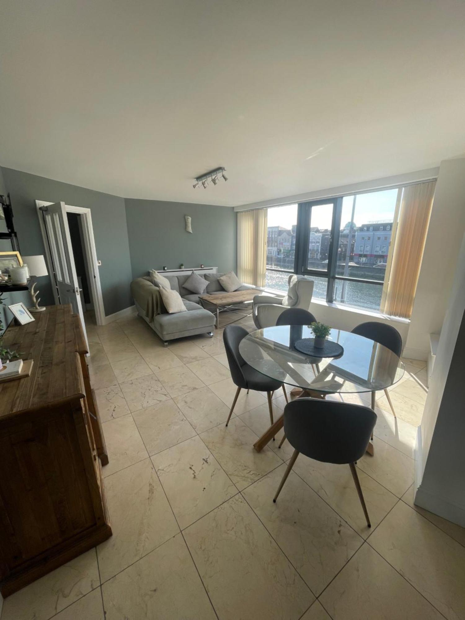 Fabulous And Sunny 2 Bed Apartment, In City Centre Корк Екстериор снимка